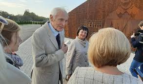 Картинки по запросу василий лановой Narodnyj Artist Sssr Vasilij Lanovoj Prochital Stihotvorenie U Rzhevskogo Memoriala