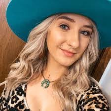 Veronica Dewitt's Instagram, Twitter & Facebook