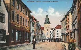 Moers — i moers møːrs, 1) stadt im kreis wesel, nordrhein westfalen, links des niederrheins, 26 m über dem meeresspiegel, 105 700 einwohner; Moers Moerser Stadtgeschichte