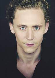 I'm honoured to #passthemic to econ and development expert dr. Everyone Loves Loki On Tumblr Tom Hiddlston Seksualnye Aktery Portrety Znamenitostej