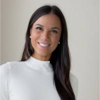 Tia Magoulas's Instagram, Twitter & Facebook