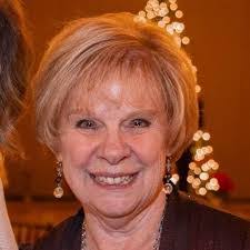 Carolyn Fogle's Instagram, Twitter & Facebook