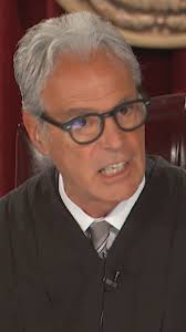 Woman isn't a snitch! #hotbench