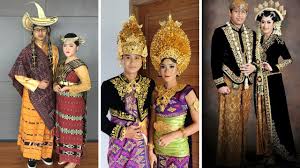 Contoh baju adat hitam putih paling hist. Kumpulan Pakaian Adat Indonesia Dari Sabang Sampai Merauke Blog Unik