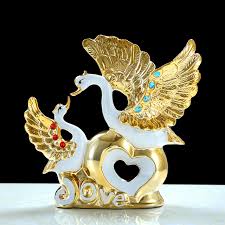 Salondan yatak odasına kadar her bölümünde özgün bir tarza ulaşabileceğiniz yaşam alanınız, ilham verici materyaller sayesinde çok daha derinlikli bir boyut. Ev Dekorasyon Urunleri Mim Aksesuar