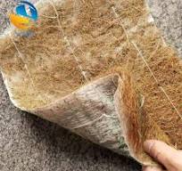 Manta de fibra de coco para estabilización del suelo en ríos ...