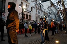 La afp provida o administradora de fondos de pensiones provida es una administradora de fondos de pensión de chile. Plan Vital Y Provida Comienzan A Pagar Este Viernes El 10 Largas Filas En Algunas Sucursales La Nacion