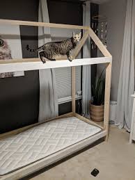 It is using a combination of a single pine, common boards with 2×4, and a cut down single sheet of plywood. How To Build A Stunning Toddler House Bed Frame