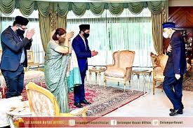 Nama sultan selangor, galeri sultan selangor, dymm sultan selangor, birthday sultan selangor, sultan selangor, sultan selangor 2018, sultan senarai sultan , raja dan dipertuan negeri besar di via amirulfarhan.blogspot.com. Selangor Sultan Grants Audience To Family Of The Late Prof Khoo The Star