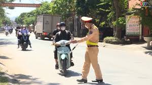 Xử lý nghiêm các học sinh điều khiển mô tô, xe gắn máy khi chưa đủ tuổi