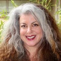 Debbie Toth's Instagram, Twitter & Facebook