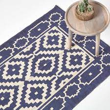 Einen vielseitigen und spannenden look schafft die farbe blau. Baumwoll Teppich Halmstad Mit Geometrischem Muster In Blau Weiss
