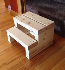 A Small Wood Step Stool Made From Sturdy 2x4s Great For Helping Little Hands Reach The Sink Or The Potty Dogg Wood Step Stool Diy Pallet Furniture Step Stool