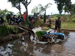Cara menanam padi agar hasil panen padi anda berhasil dan melimpah, pelajarilah cara menanam padi berikut. Tantangan Dan Hambatan Tanam Padi Di Musim Hujan Kompasiana Com