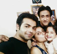 Unseen PICS of Late Inder Kumar with daughter Saavna & wife Pallavi Sarraf  are HEARTBREAKING!