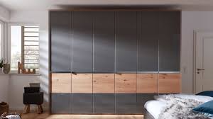 Bestellen sie ihren neuen kleiderschrank holz oder metall und erfreuen sie sich schon bald an dem wunderbaren flair, dass der kleiderschrank im. Interliving Schlafzimmer Serie 1202 Kleiderschrank Mit Passepartout