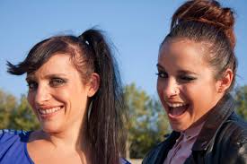 A través del espejo' vibró en las fiestas de Villaviciosa de Odón con su  happy rock