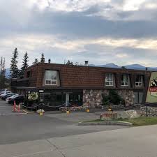 Located in jasper, tonquin inn is in the mountains and in a national park. Tonquin Inn Jasper 6 Tips