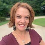 Julie Thaxton's Instagram, Twitter & Facebook