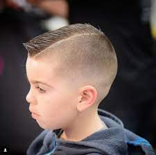 Frisur Junge Mit Rasiert Neue Frisuren Jungs Frisuren Haarschnitt Kurz Jungen Haarschnitt
