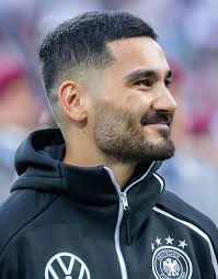 Durch die aufstockung auf 26 spieler im kader gibt es nun diese nummer. Ilkay Gundogan Wikipedia