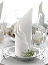 Gedrehter Facher Die Elegante Art Eine Serviette Zu Falten Servietten Falten Weihnachten Servietten Tischdekoration Servietten