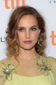 Pin By Rudy Eros On Natalie Portman Natalie Portman Red Carpet Hair Hair Styles