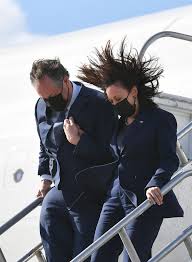 11, 2020, joe biden, the presumptive democratic presidential nominee, selected u.s. Kamala Harris Der Style Der Us Amerikanischen Vizeprasidentin Gala De