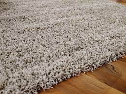 Apprantly when you see the shggy rug from pile side you cant make it out whether the shaggy rug is handwoven or is machine made. Hochflor Langflor Shaggy Teppich Aloha Beige