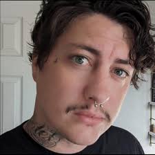 Can someone add the color schemes from the right photo onto the left by any  chance ??