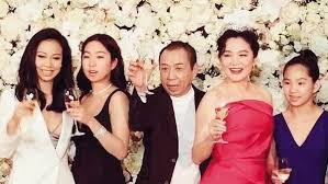 林青霞，（brigitte lin，1954年11月3日－）， 台湾电影 女演员 ， 散文 作家。 1975年的《 八百壮士 》，夺得了亚太影展 最佳女主角 ，当时她与林凤娇以及秦汉、秦祥林并称二秦二林。1 1984年将事业重心移入香港。1 æž—é'éœž63æ­²çˆ†é›¢å©šç™¾å„„è€å…¬ æ‹¿åˆ°80å„„è´é¤Šè²» ç‹ æ–·24å¹´è±ªé–€å©š Ettodayæ˜Ÿå…‰é›² Ettodayæ–°èžé›²