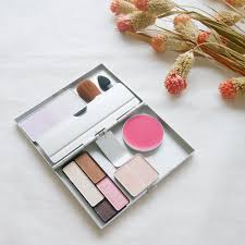 超コンパクト 無印カードケースで作るメイクパレットが密かにブーム xz days クローゼットデイズ メイクパレット 無印 カード メイク セット