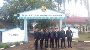 Kami tidak ingin putra setempat hanya sebagai penonton dan mereka harus ikut serta dan para lulusan dapat. Syarat Masuk Sekolah Tinggi Penerbangan Indonesia