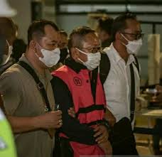 Adelin lis sebelumnya dijatuhi hukuman 10 tahun dan denda rp110 miliar oleh ma pada 2008. Ccis8ecyndgm2m
