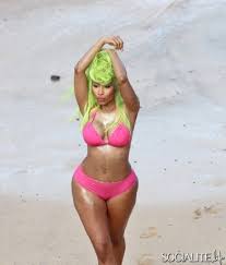 Nicki Minaj And Her New Green Hair Nicki Minaj Bikini Celebrity Bikini Bodies Bikinis