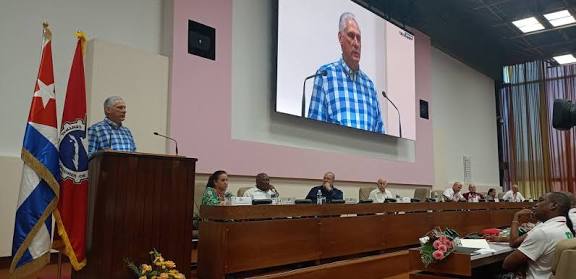 Nuestro Presidente @DiazCanelB Primer Secretario del @PartidoPCC clausura las sesiones del 22 Congreso de la #CTC #Cuba #CDRCuba #LaPatriaSeDefiende