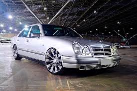Mercedes Benz E 320 1997 Com Aro 20 E Rebaixada Mercedes Benz Cars Ford Mustang Coupe Mercedes Benz