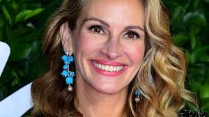 Julia roberts made a rare and sad statement on instagram on wednesday when she posted a photo along with julia roberts' youngest son is all grown up and he looks so much like his famous father. Julia Roberts Feiert Hochzeitstag Mit Seltenem Parchen Selfie Web De