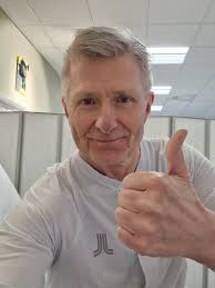 God förmiddag. Nu väntar operation. Laddad och bra förberedd. Nu kör vi på.  Tacksam för jag är svensk och bor i Stockholm och Sverige . Jag värnar om  våra värderingar och demokrati .