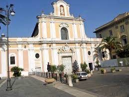 Soluzione adatta per chi desidera una piccola abitazione all'interno di una tranquilla corte ottocentesca con poche unità abitative. Il Duomo Di Santa Maria Capua Vetere Ce Mapio Net