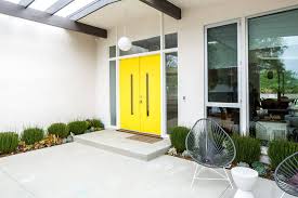Mid century modern doors are a first of element in a house that would attract attention of your visitors. 75 Beautiful Mid Century Modern Entryway With A Yellow Front Door Pictures Ideas July 2021 Houzz
