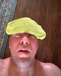 🍔 Me: I'll take a triple cheeseburger with no bun. Server: 3 half-pound  patties with cheese? That's it? Me: And let me get 6 strips of bacon.  Server: I got you. You