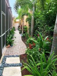 90 Beautiful Side Yard Garden Path Design Ideas Homekover Side Yard Landscaping Garden Design Side Yard