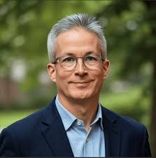 Mimi Quinn's Instagram, Twitter & Facebook