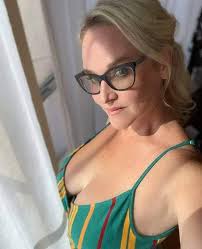 Looking for a good man I have food and love to give with a big heart never  found Mr. Right. Praying for love