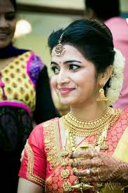 The simple individual flowers add a touch of prettiness to the look. Indian Bridal Hairstyle Latest Dulhan Hairstyles For Wedding