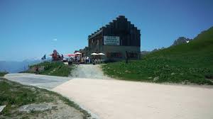Cheval noir is situated 3½ km southeast of col de la madeleine. Col De La Madeleine Depuis La Chambre 1993m