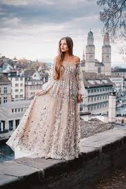 Eine große rolle spielt dabei das brautkleid. Entdecken Sie Farbige Brautkleider Fur Einen Originellen Auftritt Einzigartig Und Stilvoll Farbige Brautkleider Brautkleid Hochzeitskleid Bunt
