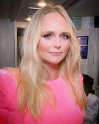 𝗦𝗔𝗬 𝗬𝗘𝗦 𝗜𝗙 𝗬𝗢𝗨 𝗟𝗢𝗩𝗘 Miranda Lambert 🩷❤️