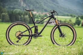 Scott Genius 2018 In Two Wheel Sizes Scott Fans Had To Practice Patience For An Updated Genius But It Finally Droppe Mountainbike Magazin Mountainbike Fahrrad